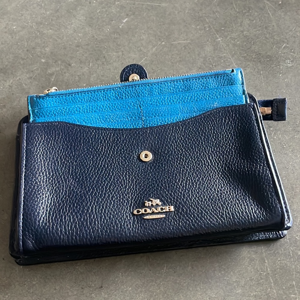 COACH clutch with contrast wallet - Picture 2 of 12